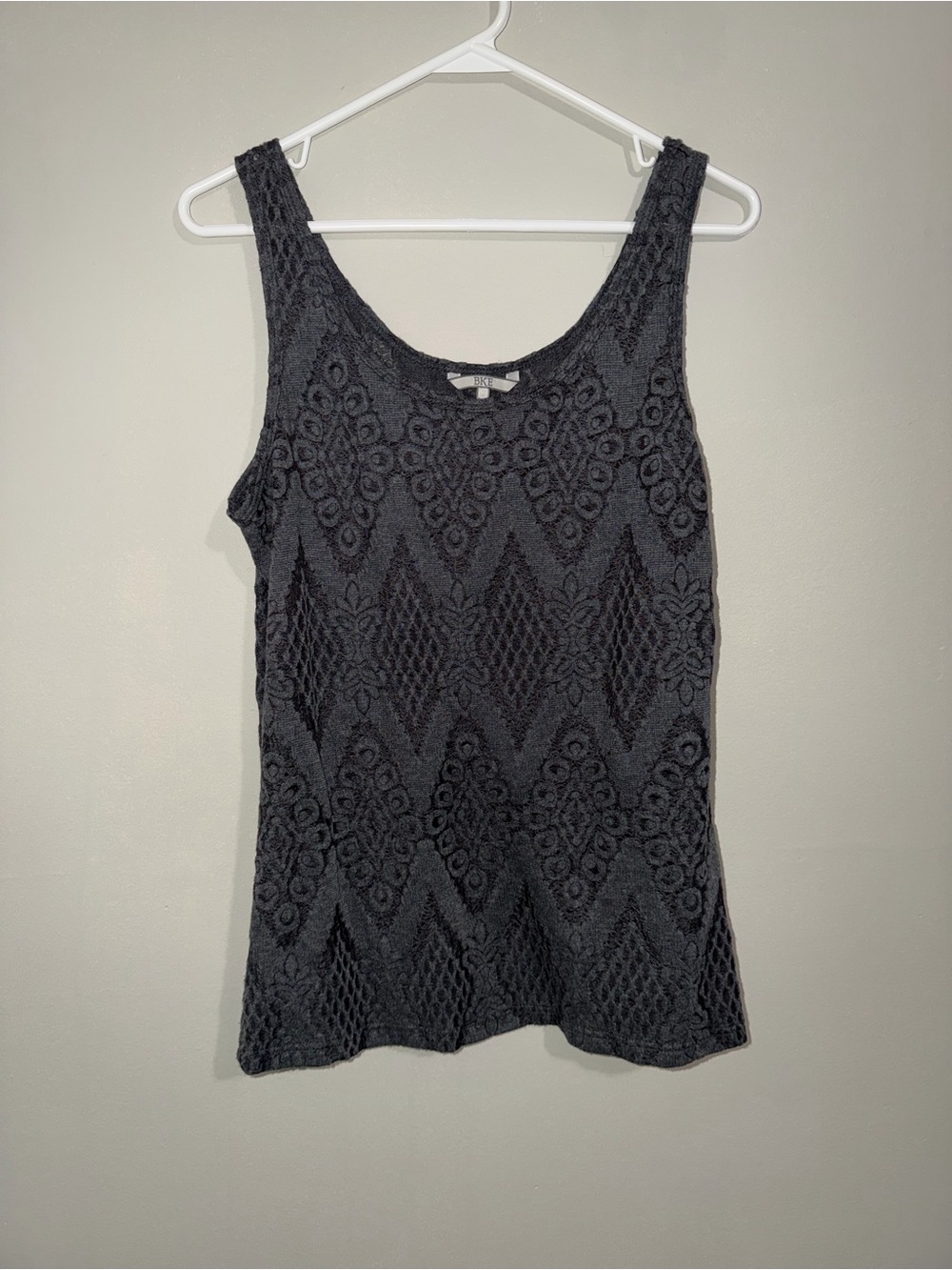 BKE Charcoal Gray Textured Lace Tank Top – Size L